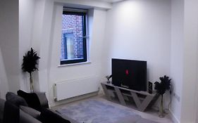 Cosy Central Bedford Apt - Free Parking, Gym, Netflix & Sky